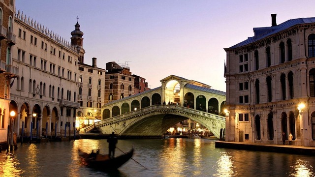 Штраф за колесики в Венеции